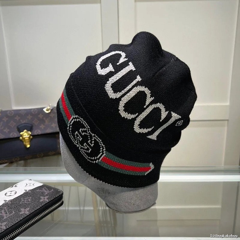 Black Ribbed Knit Beanie with Gucci Ribbed Stripe