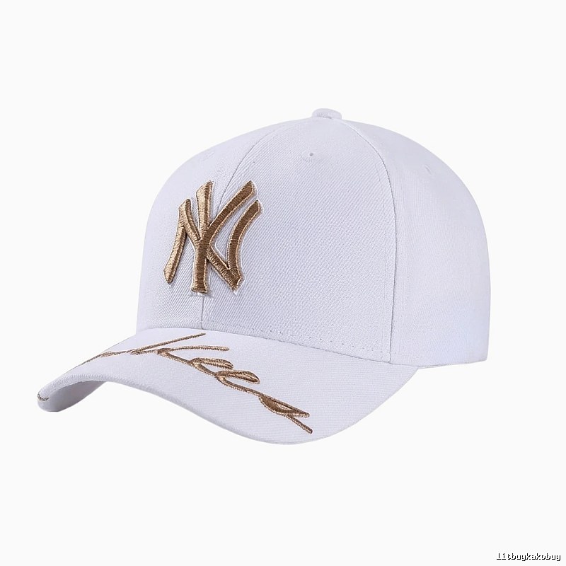 Classic-style white baseball cap of MLB