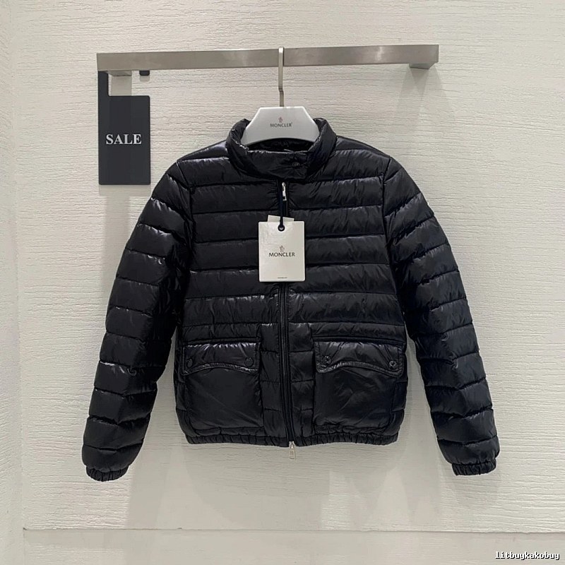 Hooded Puffer Jacket for Outdoor Errands in Moncler Style