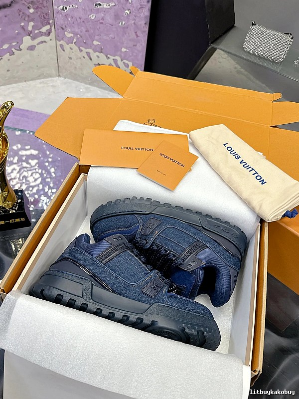 Louis Vuitton Blue Shearling Sneaker with Blue Low-top for Casual Outfits