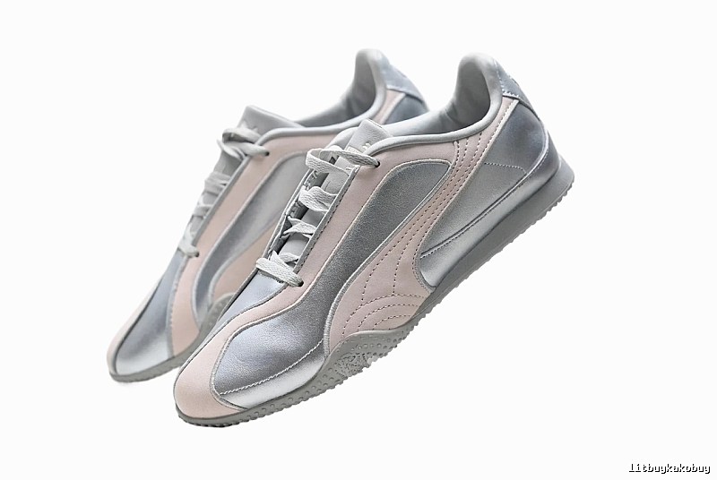 PUMA retro-style silver powder sports shoes