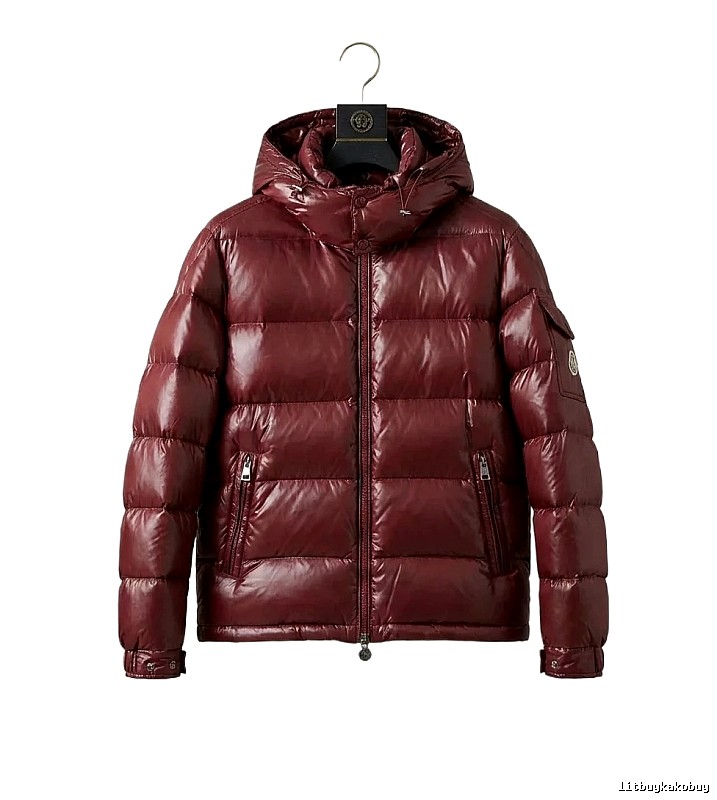The classic burgundy down jacket of Moncler