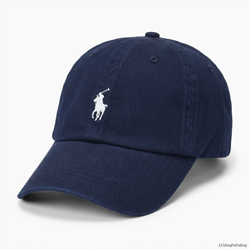 The classic dark blue cap of Ralph Lauren.
