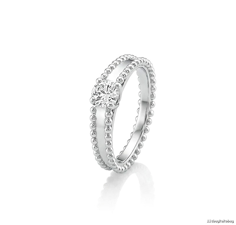 Van Cleef & Arpels diamond minimalist style ring
